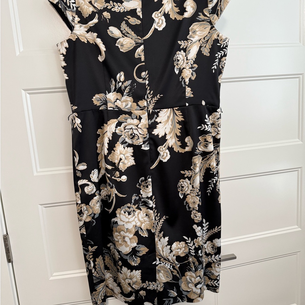 Black and Cream Sheath Mini Dress with V-Neck